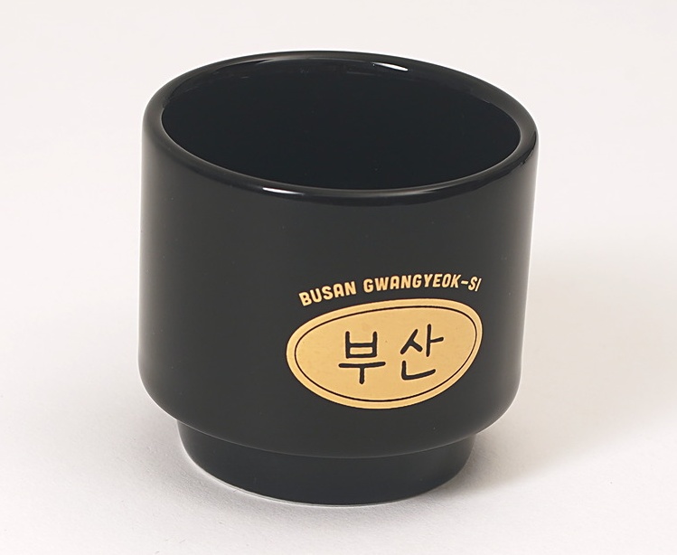 금장 부산 뱃지, 가까이서